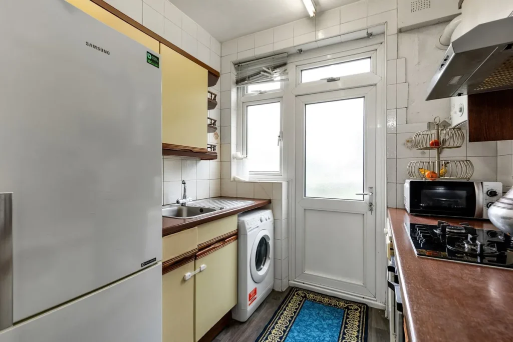 Edgware, NW9