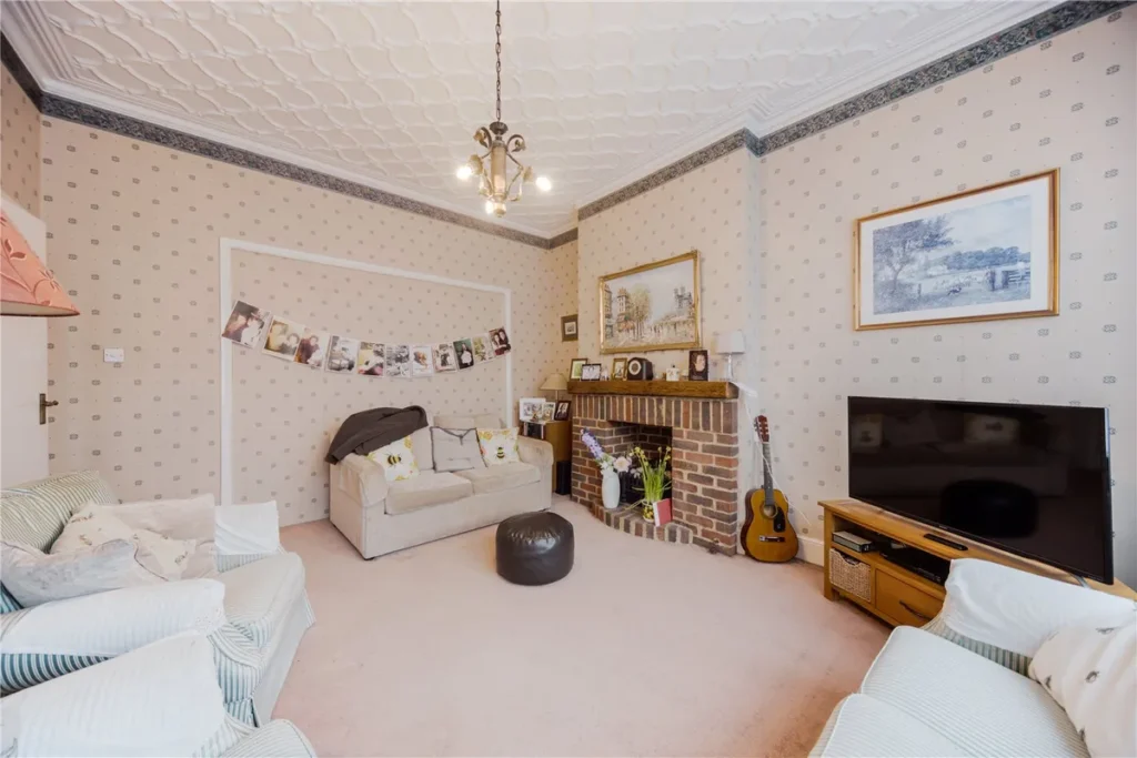 Bounds Green, N11