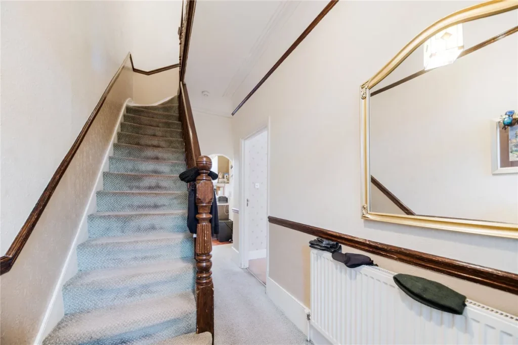 Bounds Green, N11