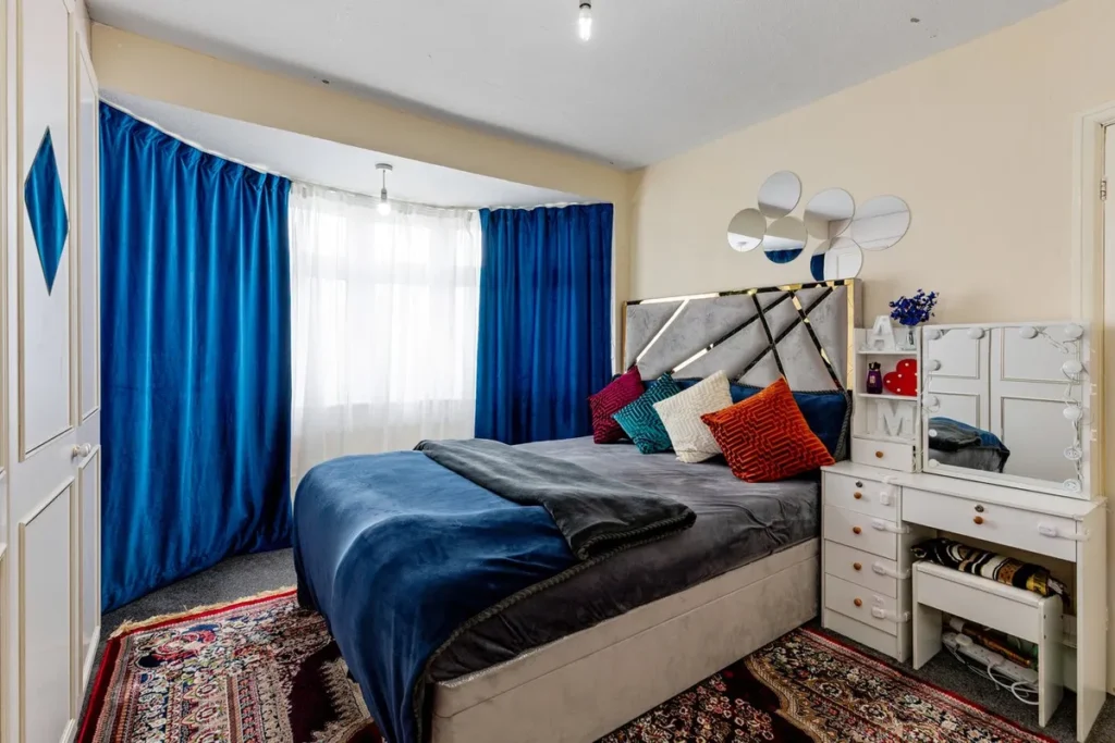 Edgware, NW9