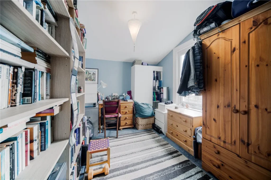 Bounds Green, N11