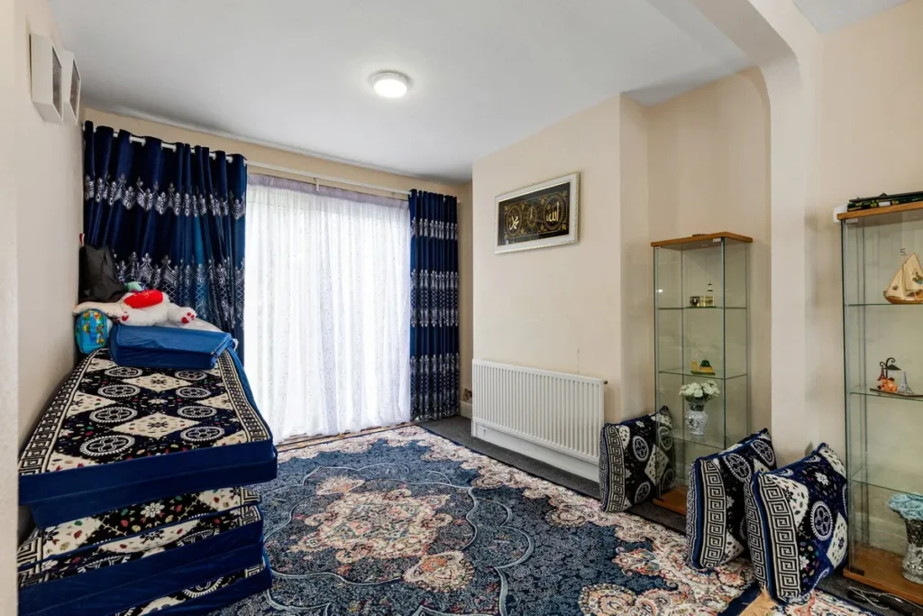 Edgware, NW9