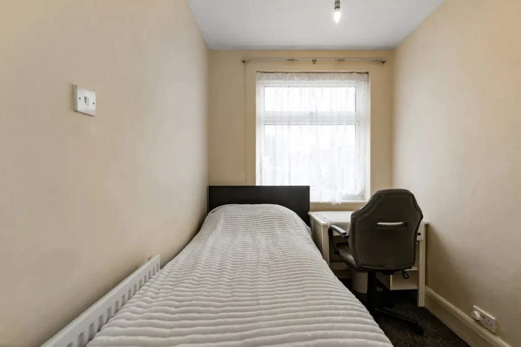 Edgware, NW9