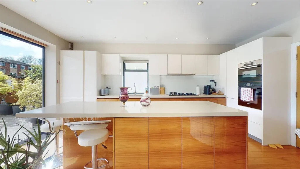 Isleworth, TW7