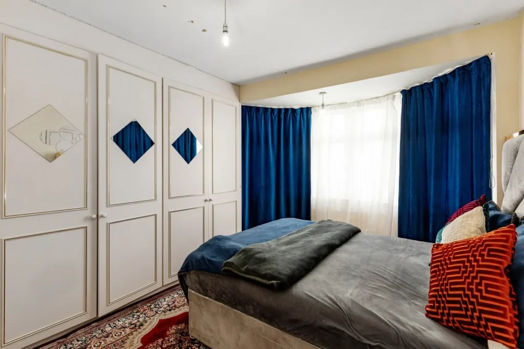 Edgware, NW9