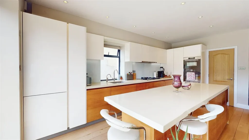 Isleworth, TW7