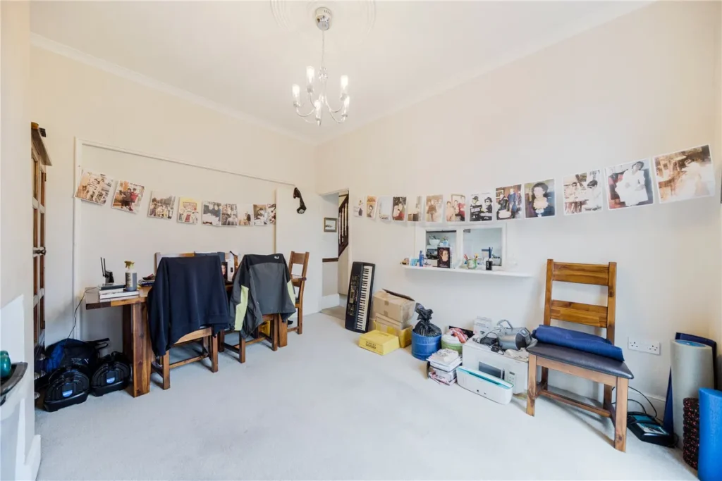 Bounds Green, N11