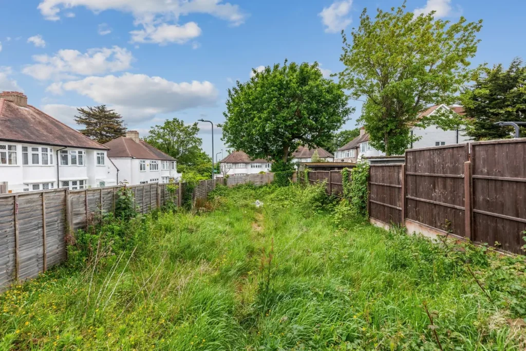 Edgware, NW9