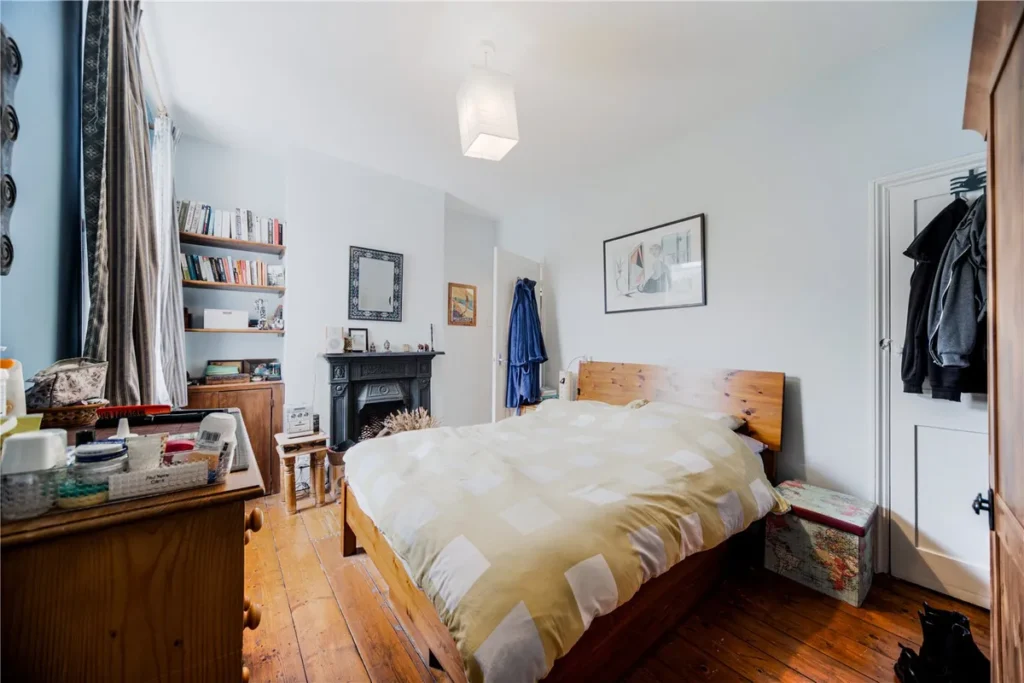 Bounds Green, N11