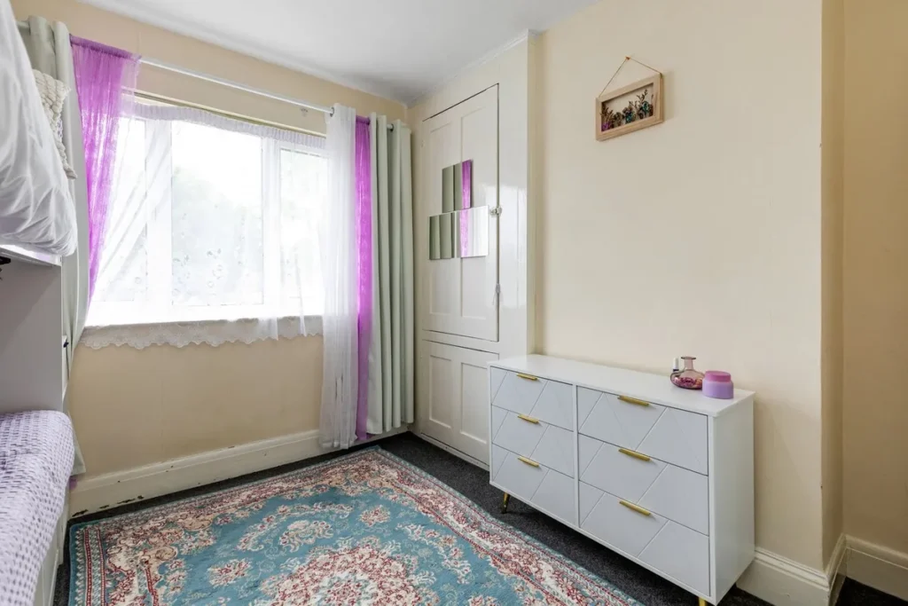 Edgware, NW9