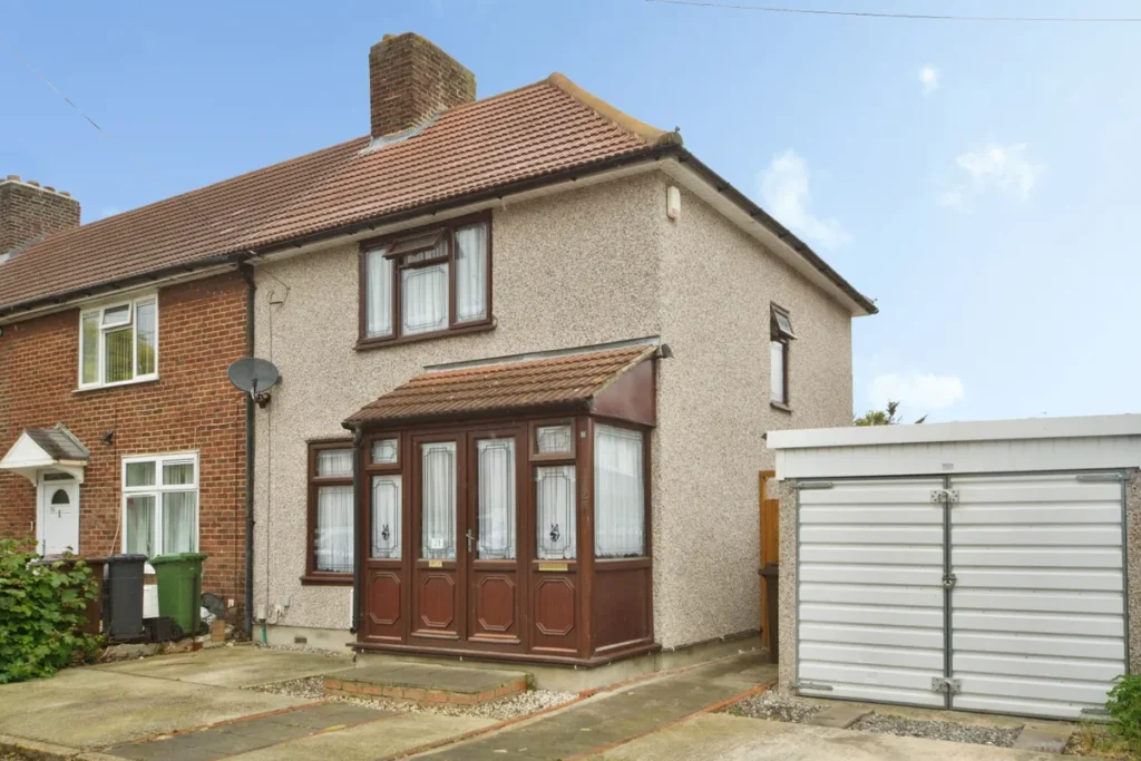 Dagenham, RM9