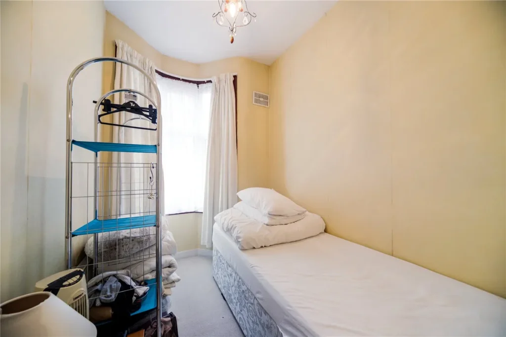 Bounds Green, N11