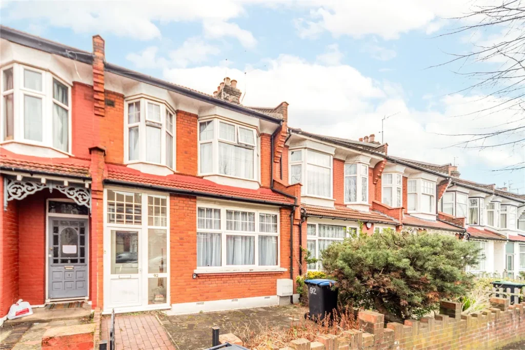 Bounds Green, N11