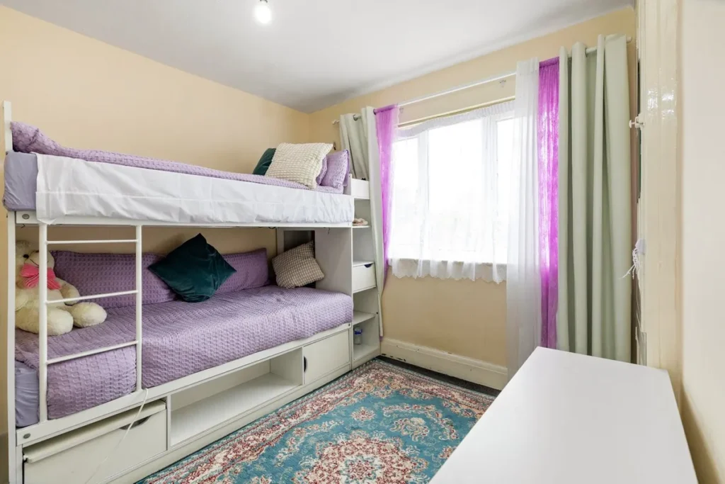 Edgware, NW9