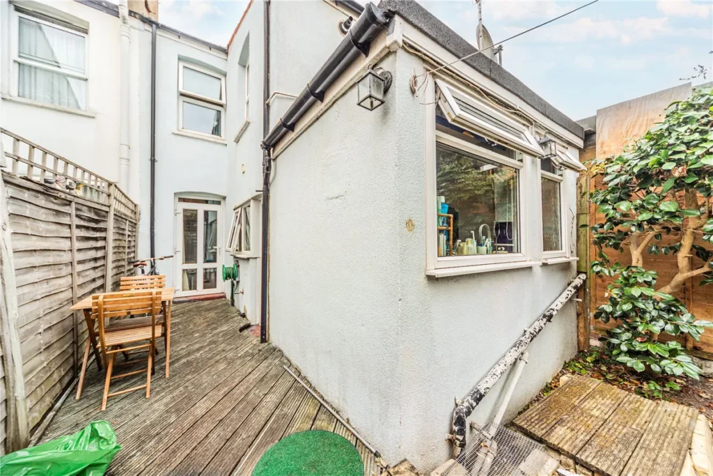 Bounds Green, N11