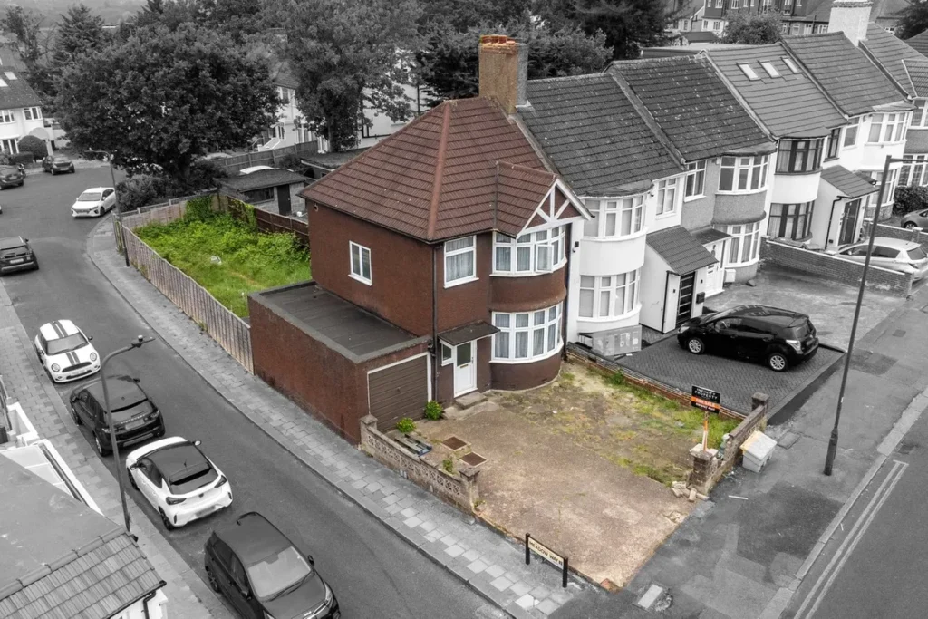 Edgware, NW9