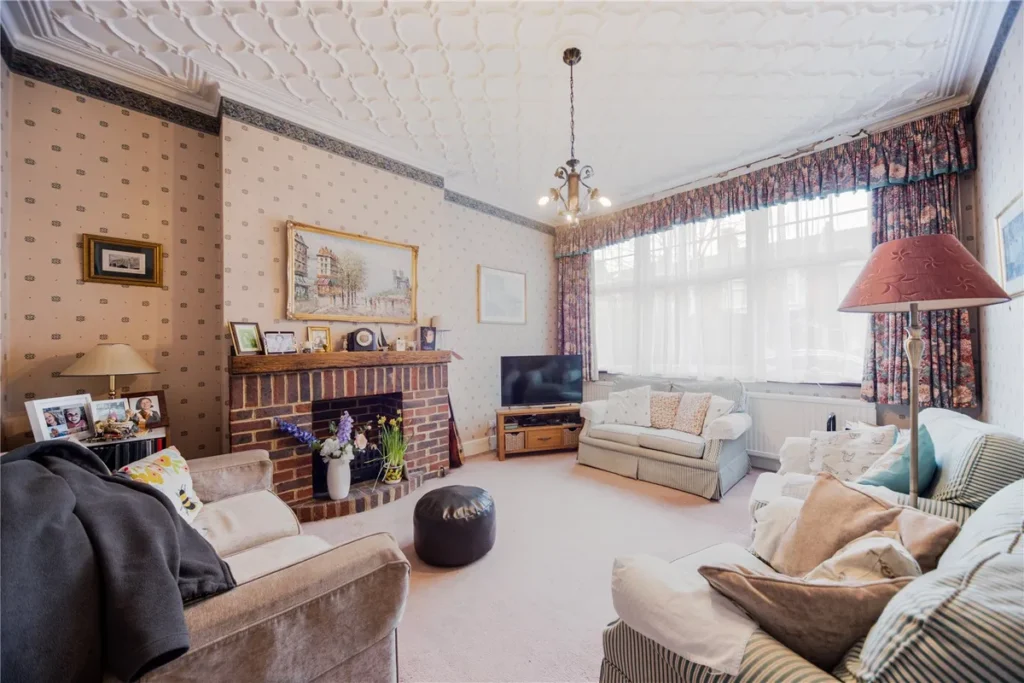 Bounds Green, N11