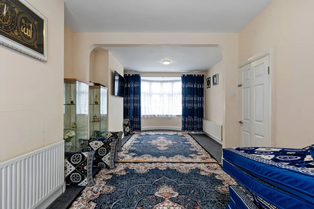Edgware, NW9