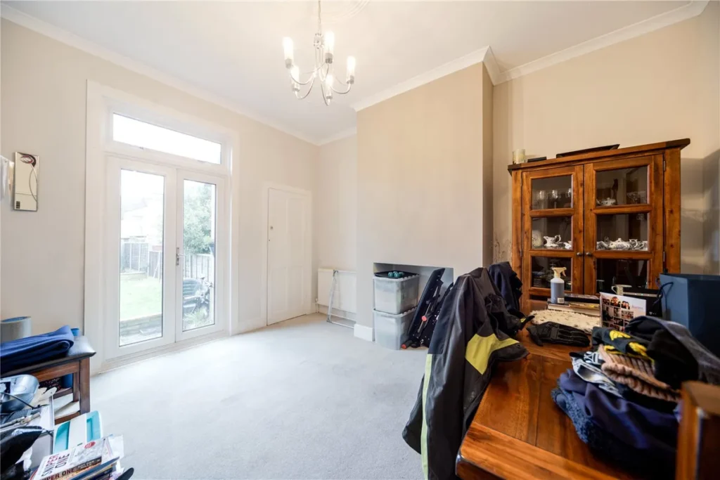 Bounds Green, N11